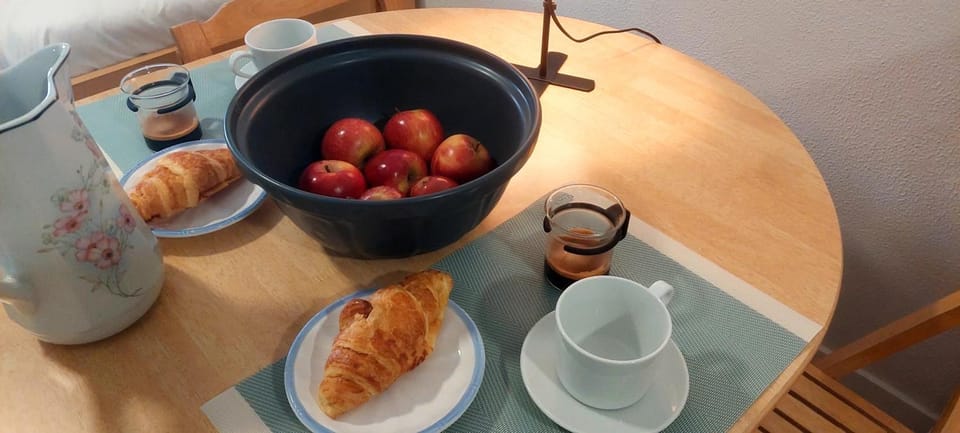 Coffee/tea facilities, Food and drinks, Food, Breakfast, Continental breakfast