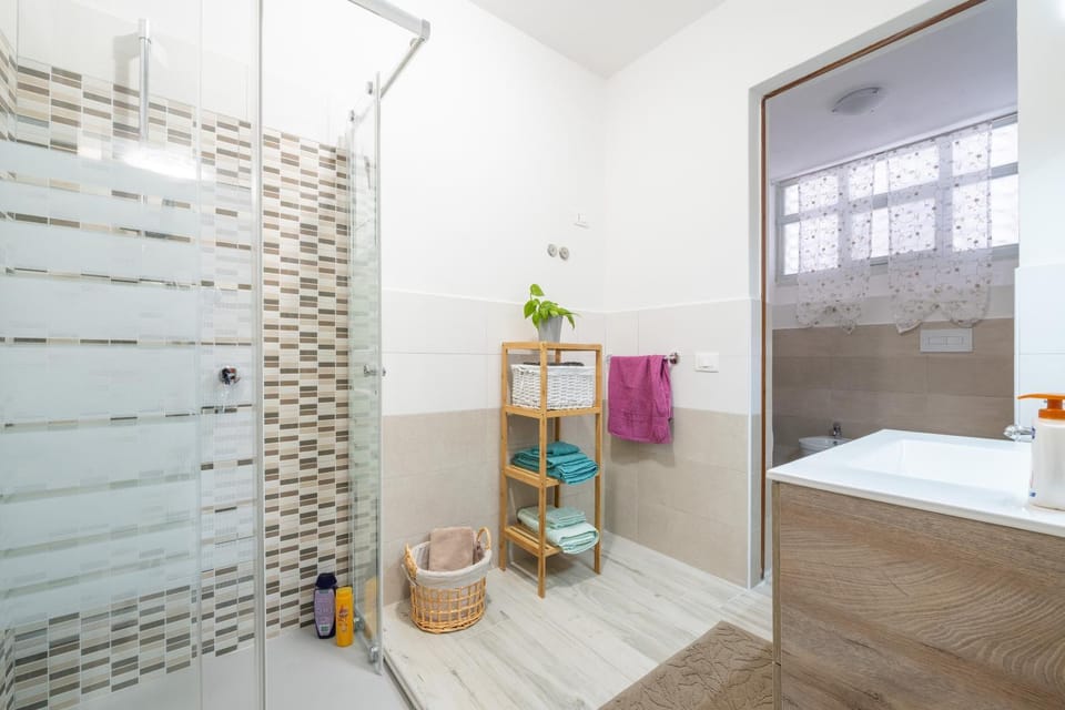 Bathroom, Living room
