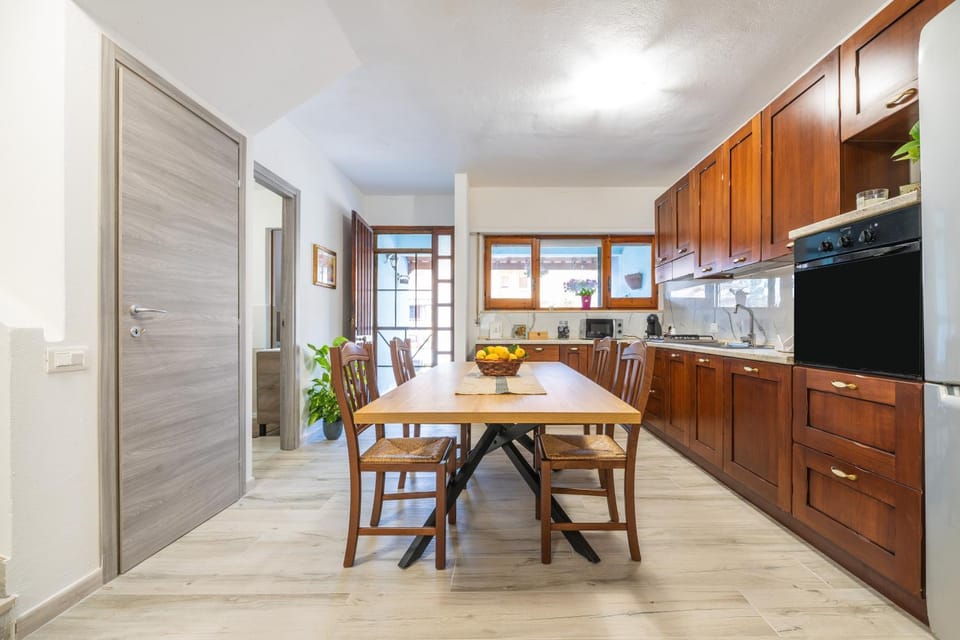 Property building, Kitchen or kitchenette, Living room