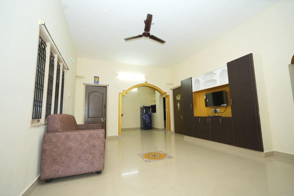 Communal lounge/ TV room, TV and multimedia, Living room, Seating area, Evening entertainment