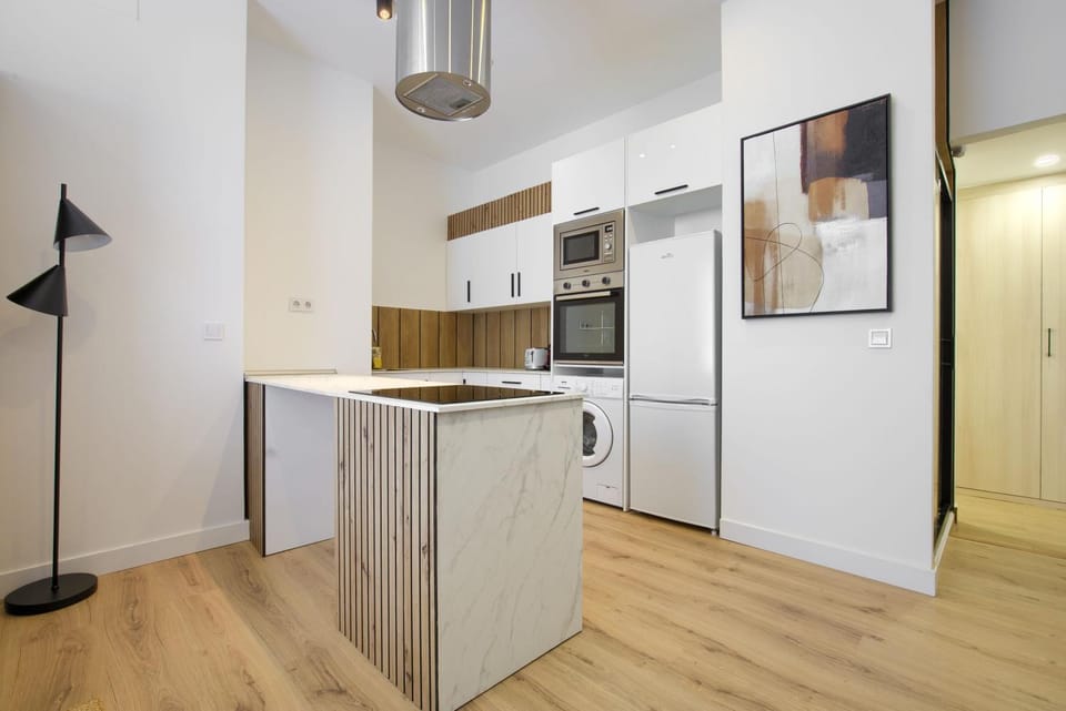 Coffee/tea facilities, Kitchen or kitchenette, microwave, oven, washing machine