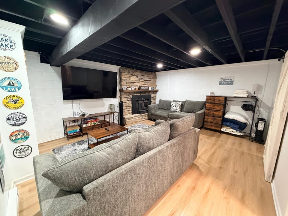 Lake Geneva Cozy Retreat – Game Room, Sleeps 16, Walk to Lake Como House in Wisconsin