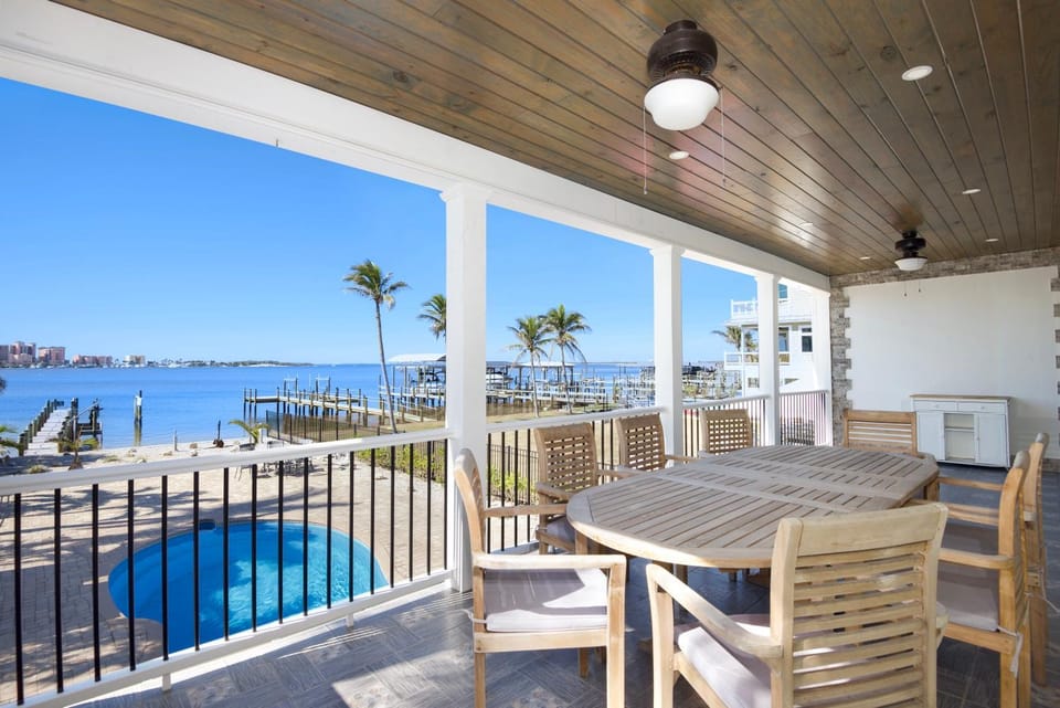 Bayview Sunset Getaway B by Sun Palace Vacations House in San Carlos Island