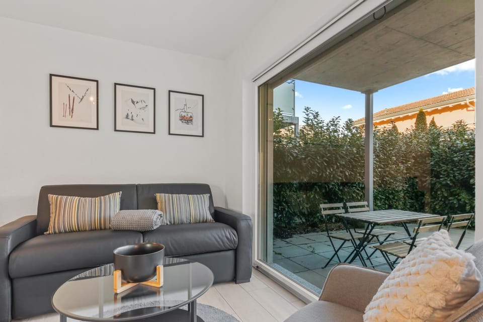 Patio, Day, View (from property/room), Balcony/Terrace, Living room, Garden view