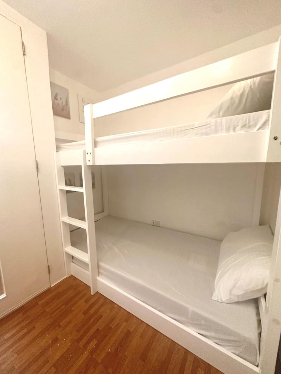 Bed, Photo of the whole room, Bedroom, bunk bed