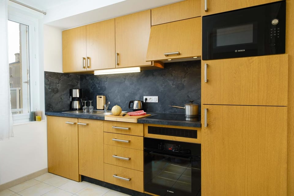 Coffee/tea facilities, Kitchen or kitchenette, oven, pet friendly, stove, toaster