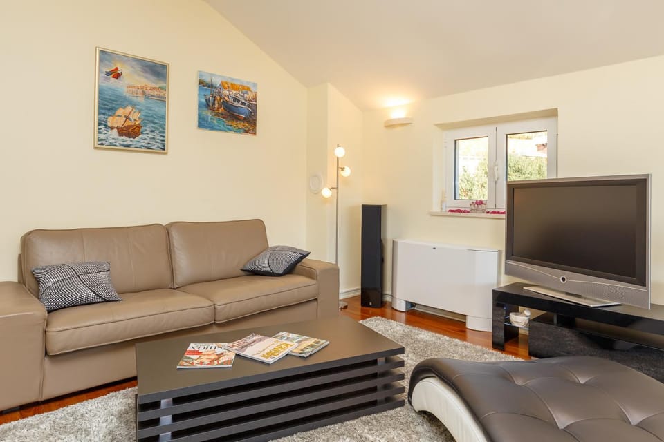 TV and multimedia, Living room, Seating area