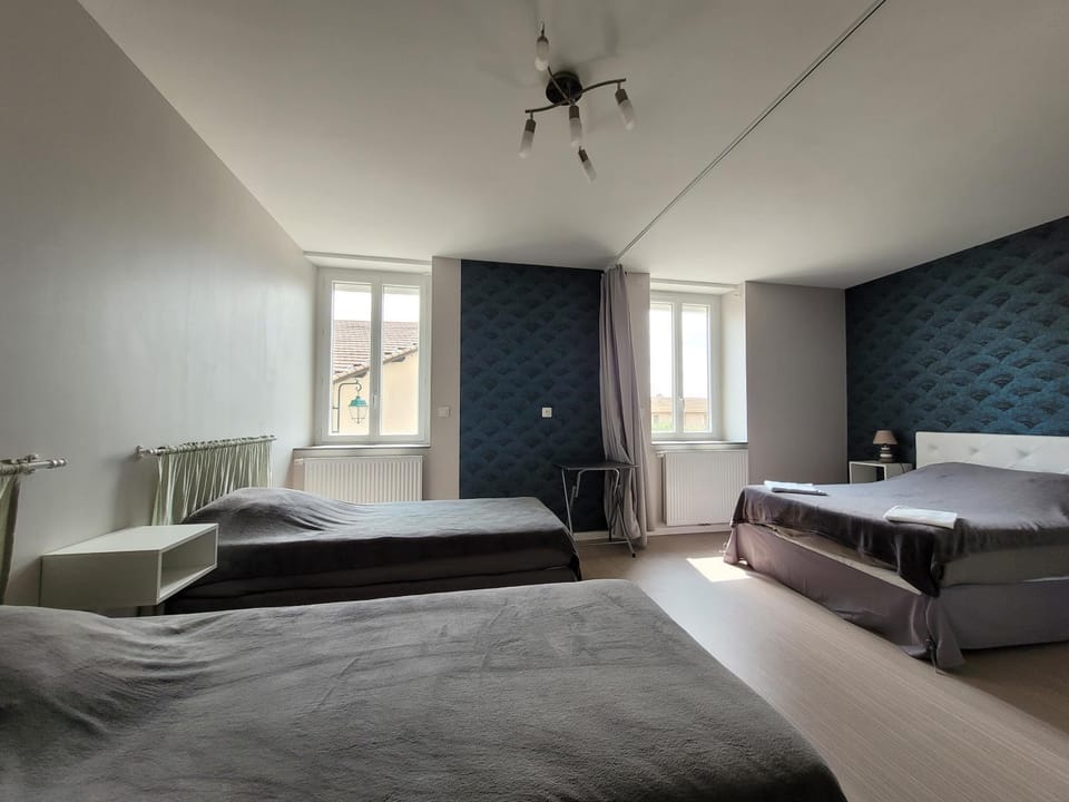 Photo of the whole room, Bedroom, fireplace
