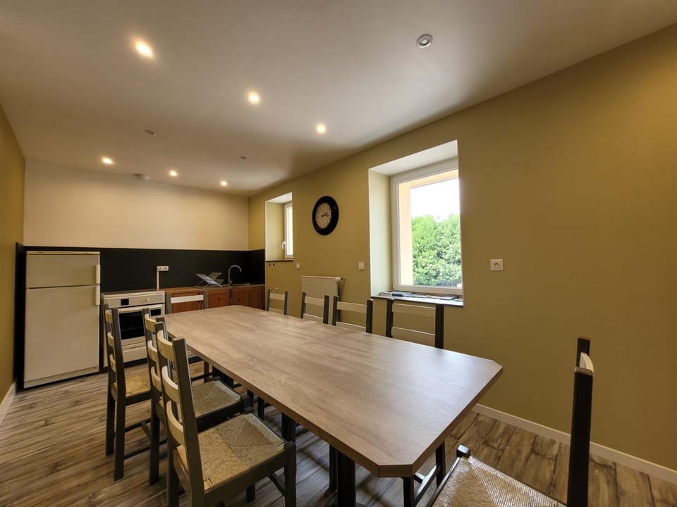 Kitchen or kitchenette, Seating area, Dining area