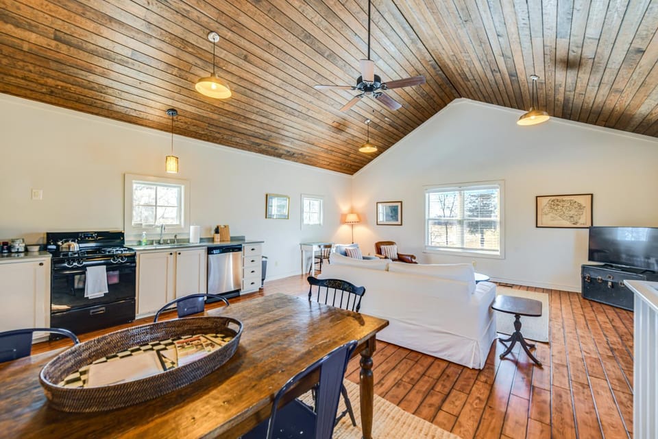 Countryside Barndominium in Virginia w/ Patio House in Shenandoah Valley