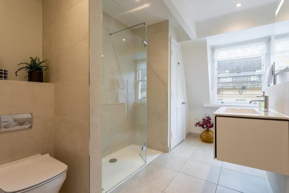 Spacious city-centre apartment in Bath Apartment in Bath