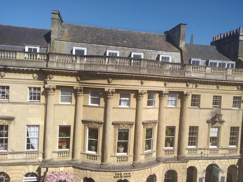 Spacious city-centre apartment in Bath Apartment in Bath