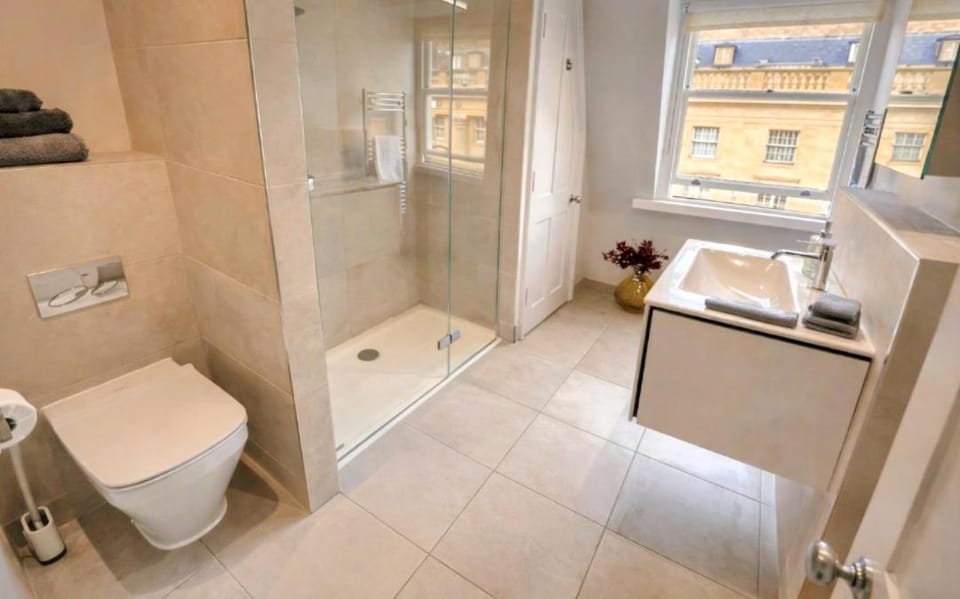 Spacious city-centre apartment in Bath Apartment in Bath