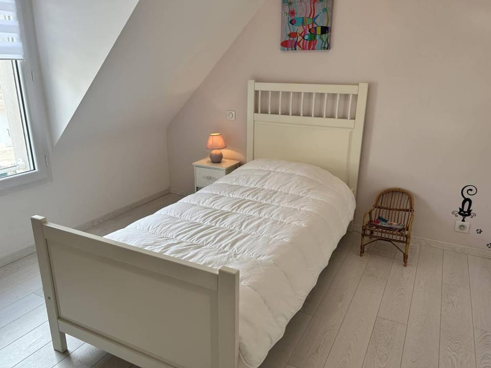 Maison lumineuse, entièrement rénovée, à quelques pas de la plage et des commerces. Villa in Brittany