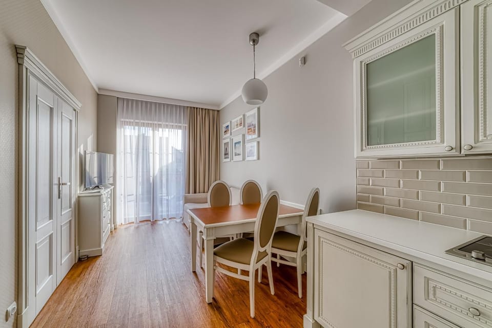 Kitchen or kitchenette, Living room