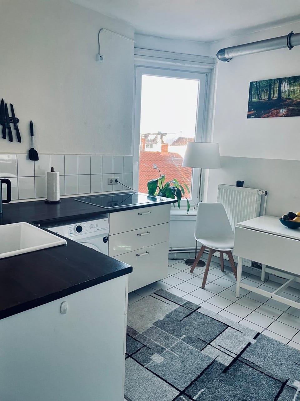 Kitchen or kitchenette, Dining area, stove