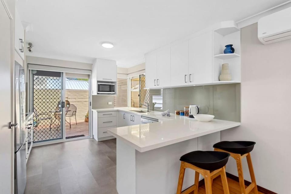450m walk to Swan River, 1 km to Albany Hwy strip House in Perth