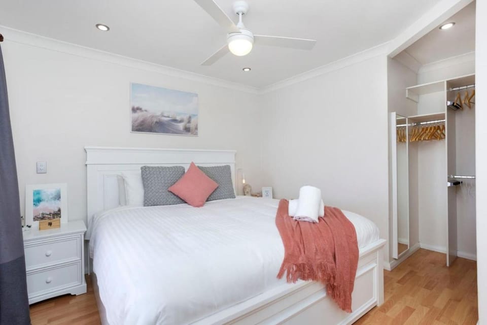Bedroom, wardrobe
