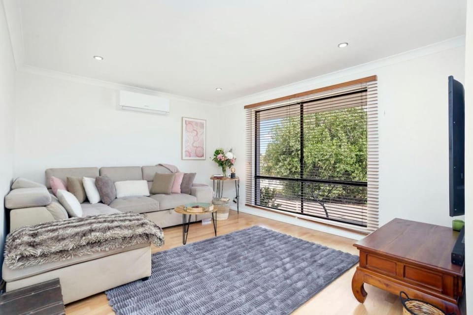 TV and multimedia, Living room, air conditioner