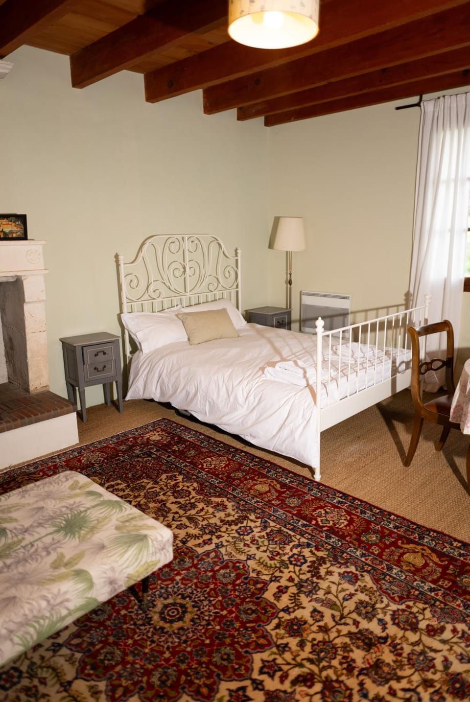 Bed, Photo of the whole room, Decorative detail, Bedroom, fireplace