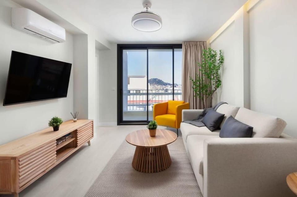 Live Like a Local Your Comfortable Retreat at Pas Apartment in Malaga