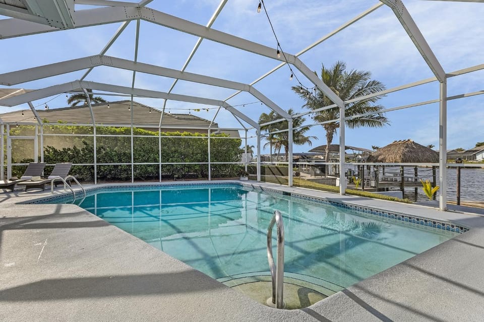 Direct Gulf Access, Heated Pool - Sunshine Getaway - Roelens House in Cape Coral
