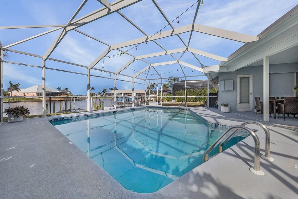 Direct Gulf Access, Heated Pool - Sunshine Getaway - Roelens House in Cape Coral