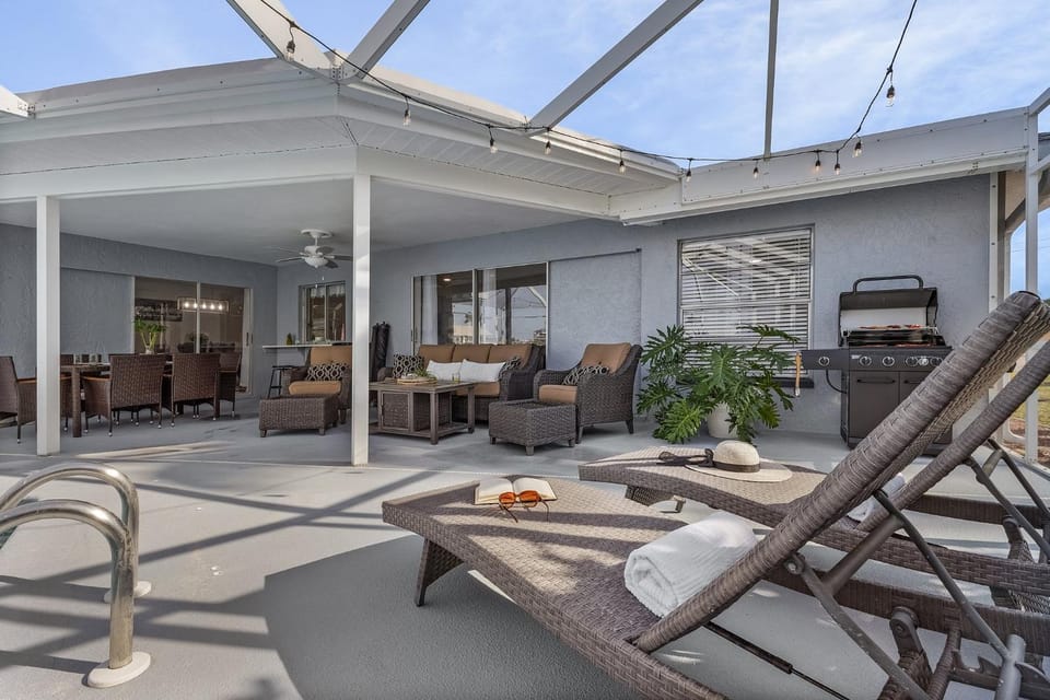 Direct Gulf Access, Heated Pool - Sunshine Getaway - Roelens House in Cape Coral