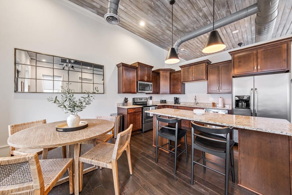 Kitchen or kitchenette, Dining area, dishwasher, oven, pet friendly, stove