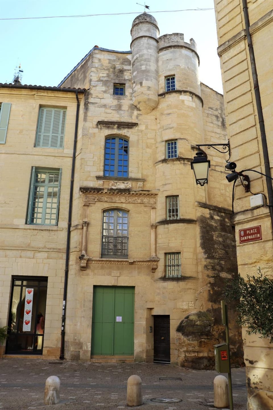 La Tour des Songes Place Dampmartin Uzès Apartment in Uzes