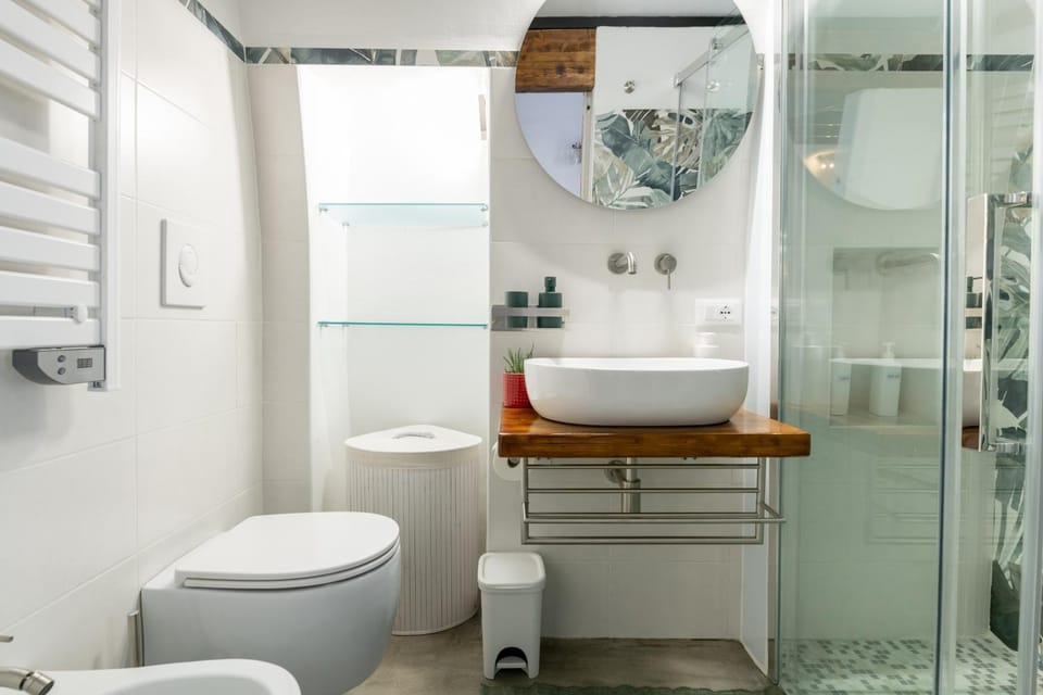 Shower, Toilet, Bathroom, bidet, towels