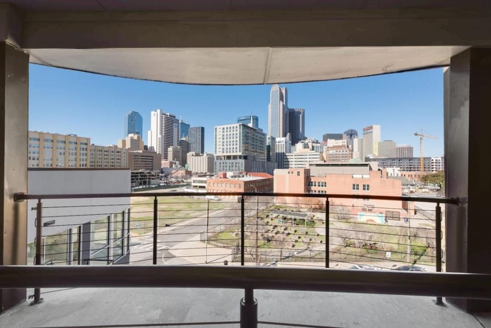 Balcony/Terrace, City view