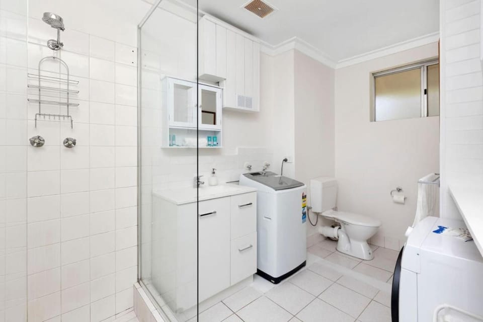 Shower, Toilet, Bathroom, washing machine, dryer