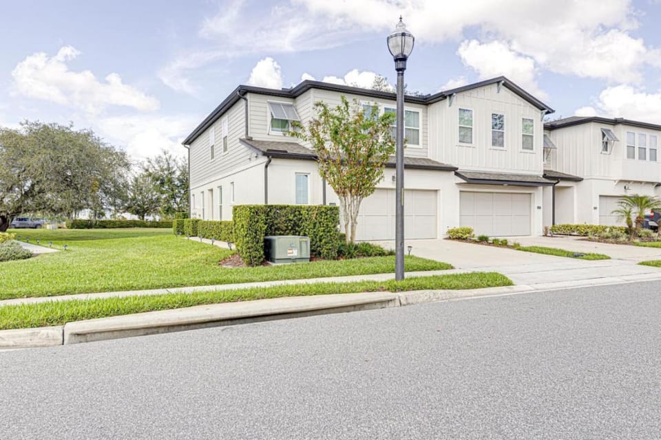 New and modern home, sleeps 10 in great location House in Four Corners
