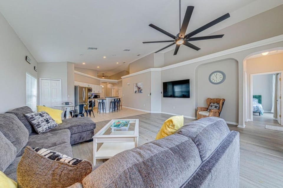 Open plan pool home sleeps 12 House in Polk County