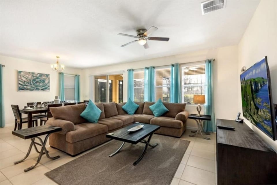5 Bed ,South facing pool home, great amenities. House in Osceola County