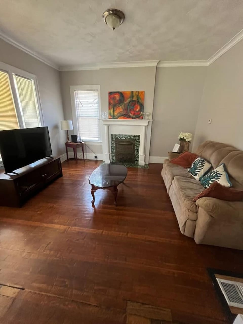 Simple private room in shared home Near College Town - Minutes to Strong House in Brighton