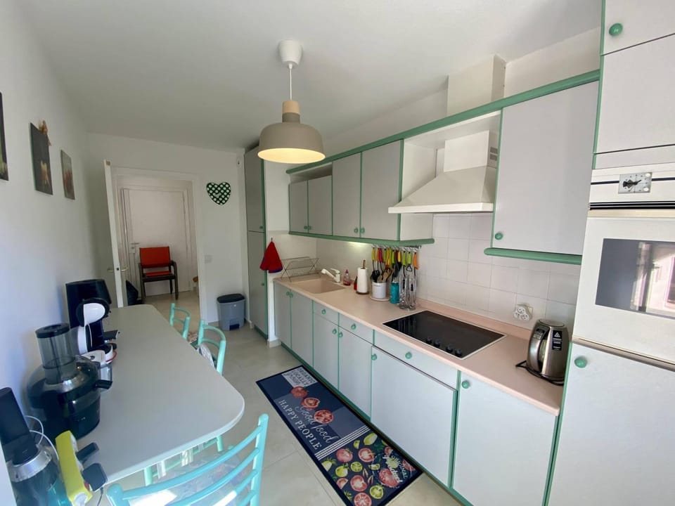 Kitchen or kitchenette, oven, stove
