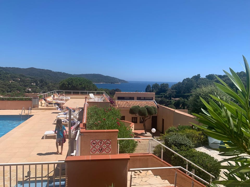 Mountain view, Pool view, Sea view