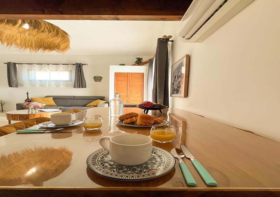 Living room, Lunch