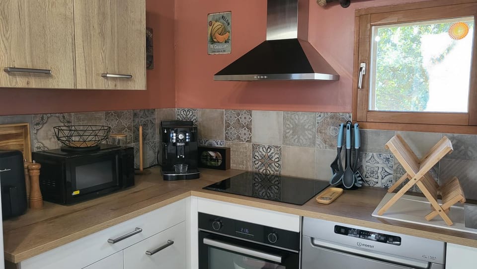 dishwasher, stove, toaster