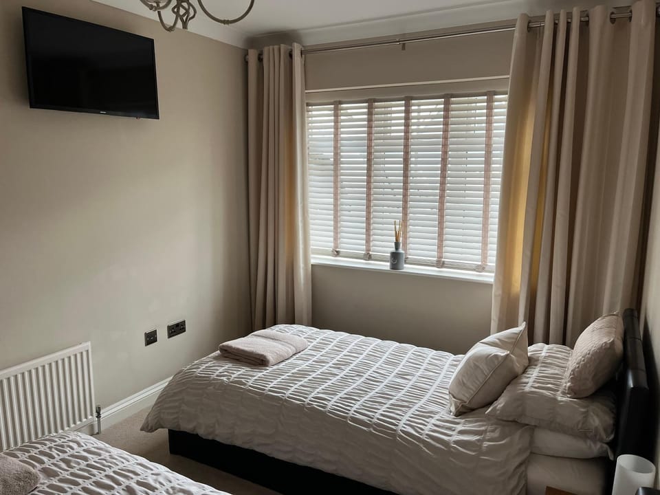 Bed, Photo of the whole room, Bedroom