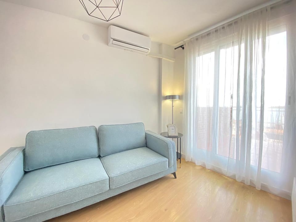 Living room, Seating area, air conditioner