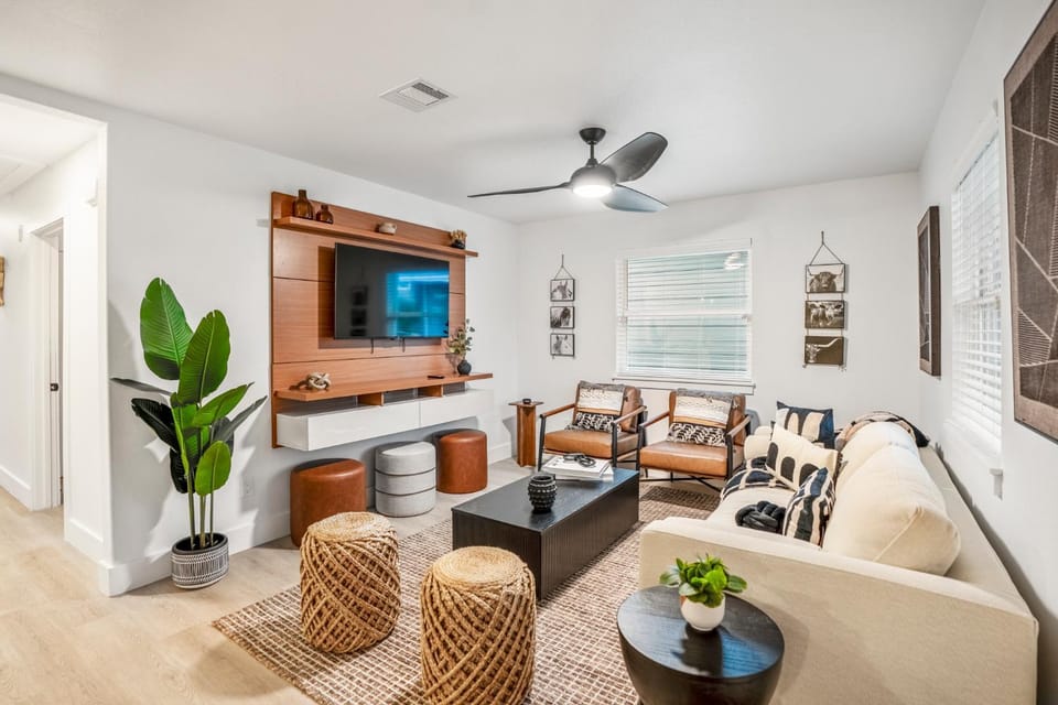 Beautiful Home by Houston Rodeo & Med Cntr with Great Backyard House in Houston