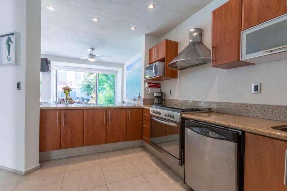 Kitchen or kitchenette, dishwasher