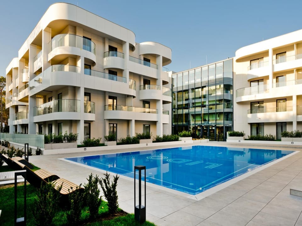 Property building, Swimming pool