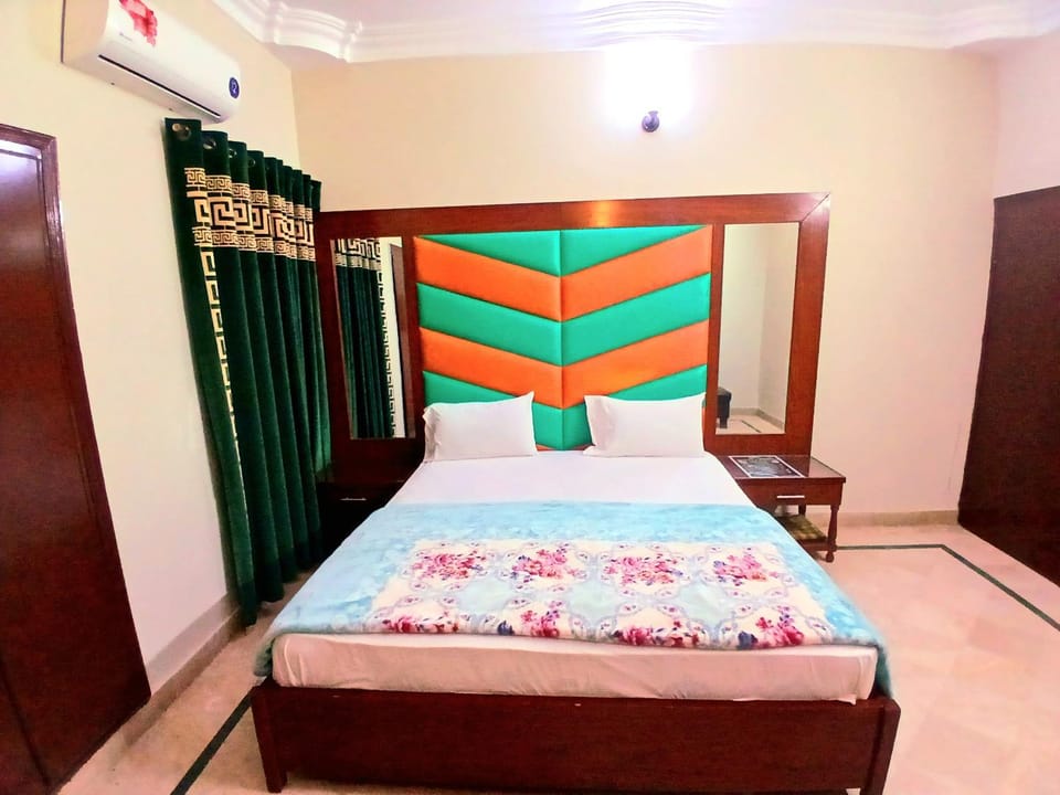 Karachi Family Guest House Bed and Breakfast in Karachi
