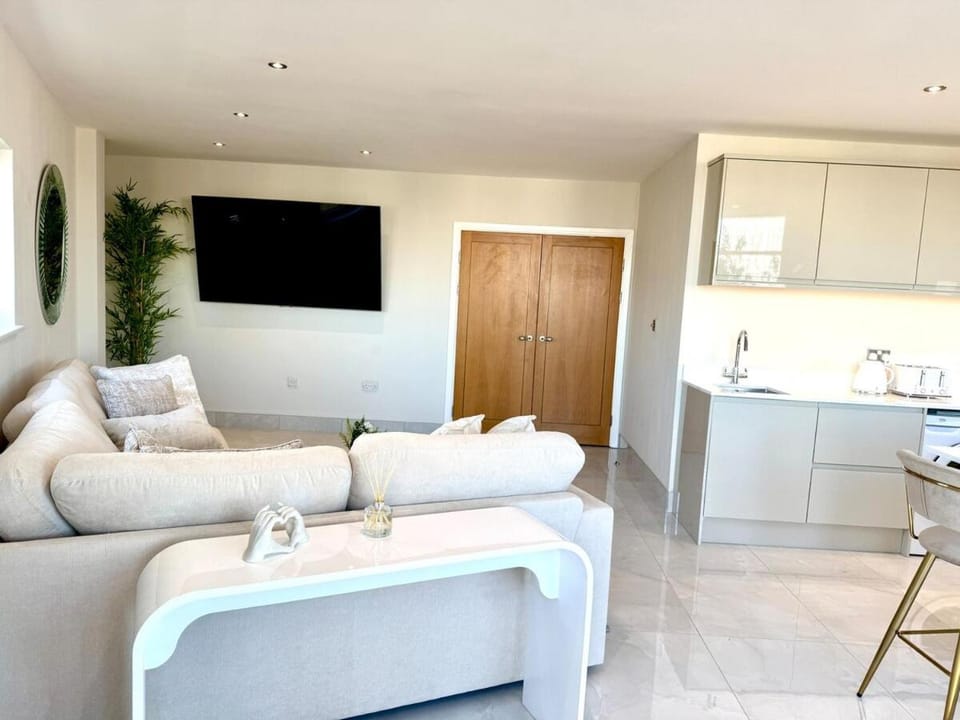 Cardiff Skyline Penthouse Apartment Free Parking Sleeps 8 Apartment in Cardiff