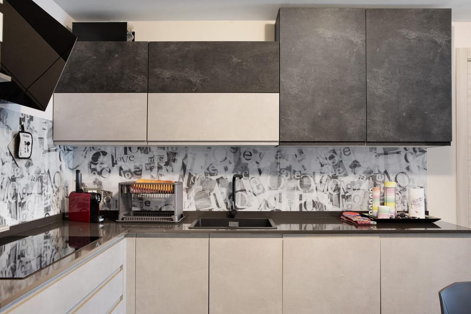 Kitchen or kitchenette, Living room