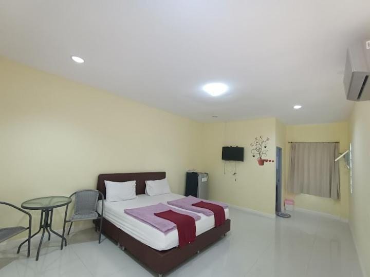 Bed, TV and multimedia, Photo of the whole room, Bedroom, air conditioner